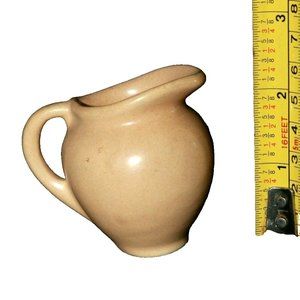 Small wide pitcher pottery tan / beige Camark?